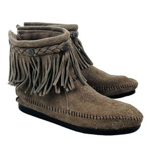 Womens 6 Minnetonka Moccasin Boots Gray Suede Fringe Back Zip High Top Medallion